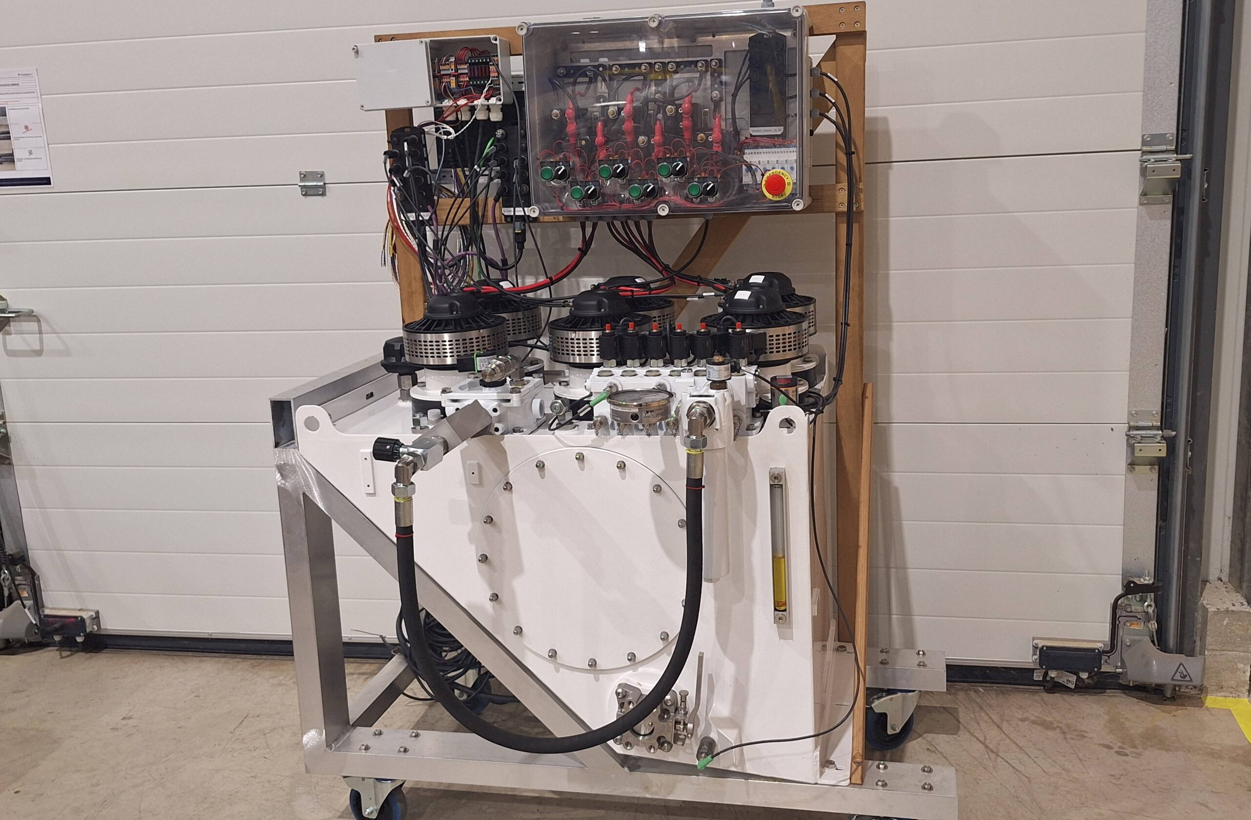 PROJET HYDRAU 360 : UNE CENTRALE HYDRAULIQUE SUR-MESURE POUR UN CATAMARAN DE 125 PIEDS