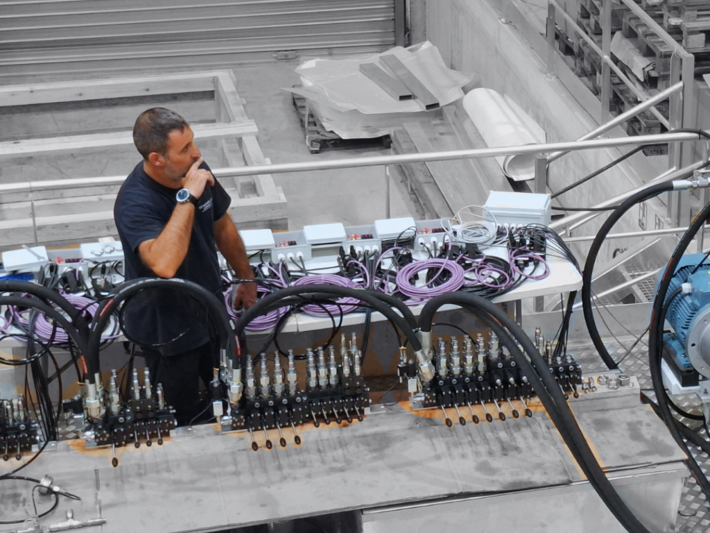 Custom Hydraunautic Poject